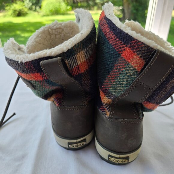 KEEN Elsa Boots Waterproof 1017957 Womens size 6.5 Plaid Flannel Faux Fur Winter - Picture 2 of 9